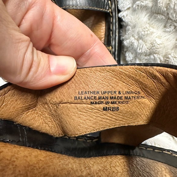 Born Black Toe Loop Sandals Sz10 - Picture 6 of 6